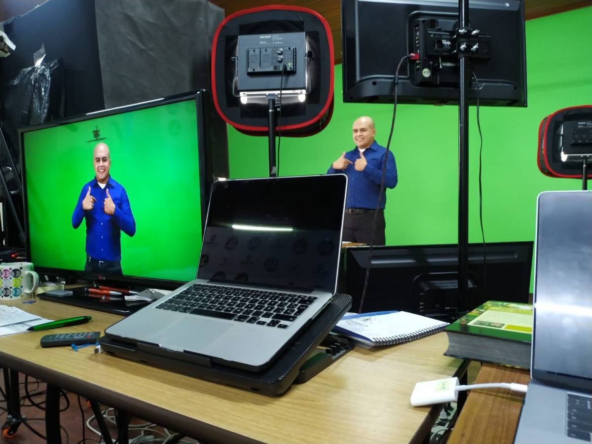 Colombian Sign Language team working.